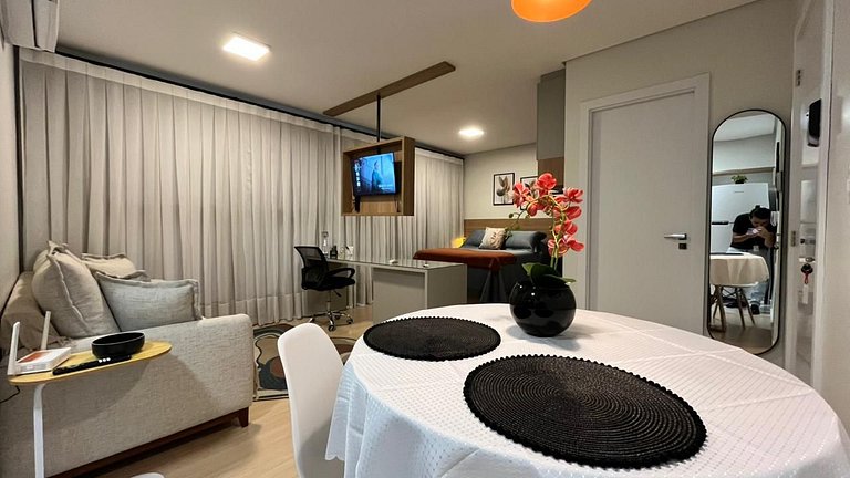 Studio sofisticado no Centro com vaga de garagem