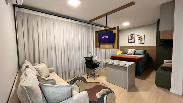 Studio sofisticado no Centro com vaga de garagem