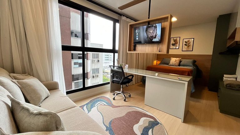 Studio sofisticado no Centro com vaga de garagem