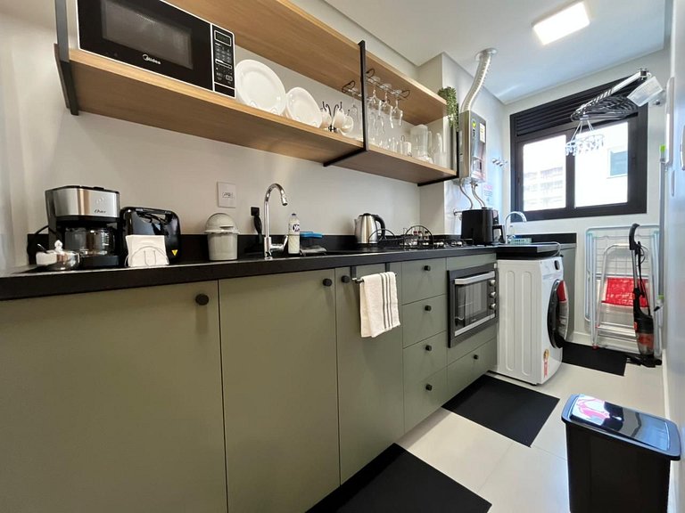 Studio sofisticado no Centro com vaga de garagem